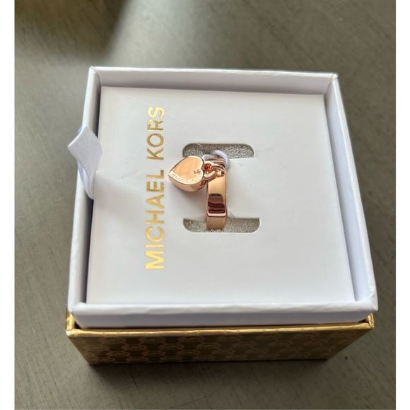 Michael Kors Ring Size 5 New in Box - Picture 3 of 5